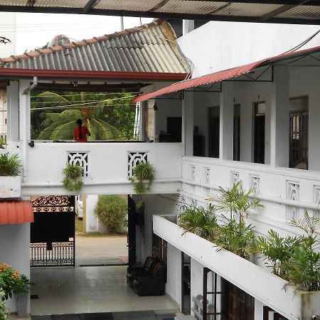 Shanith Guesthouse Негомбо Екстериор снимка