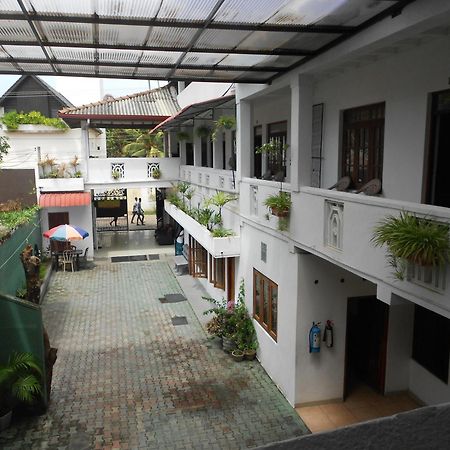 Shanith Guesthouse Негомбо Екстериор снимка