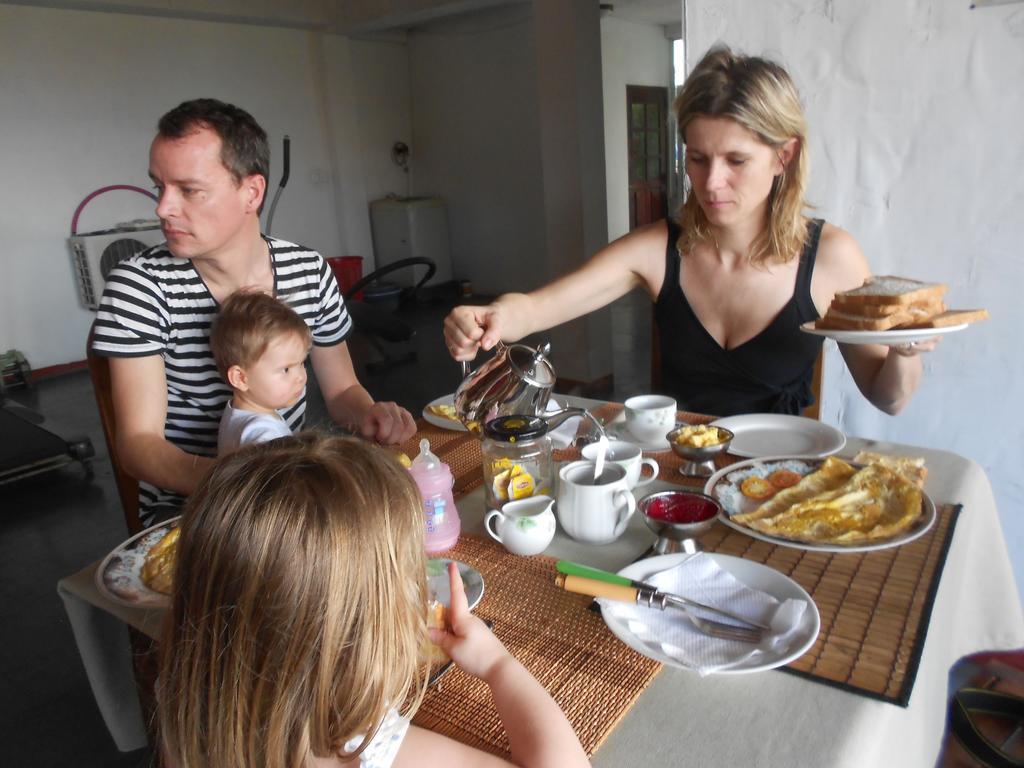Shanith Guesthouse Негомбо Стая снимка