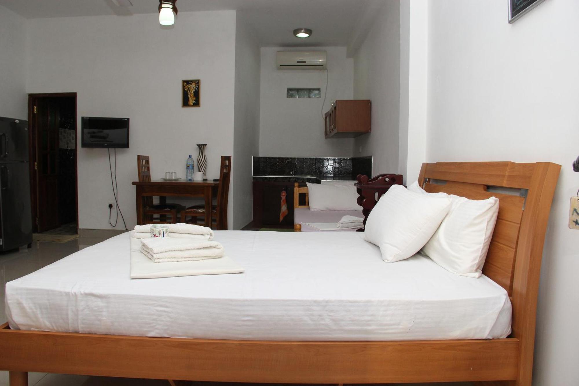Shanith Guesthouse Негомбо Стая снимка