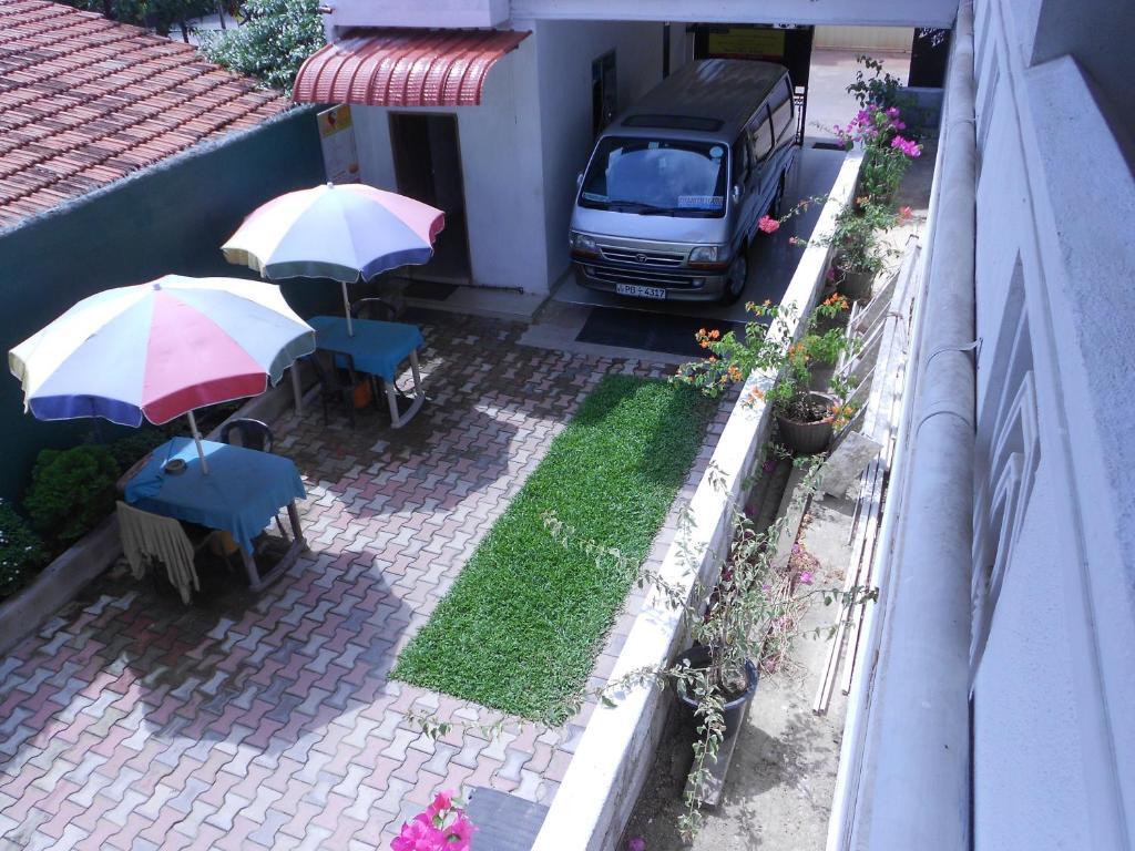 Shanith Guesthouse Негомбо Екстериор снимка