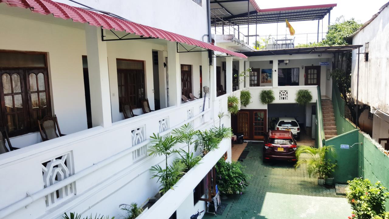 Shanith Guesthouse Негомбо Екстериор снимка