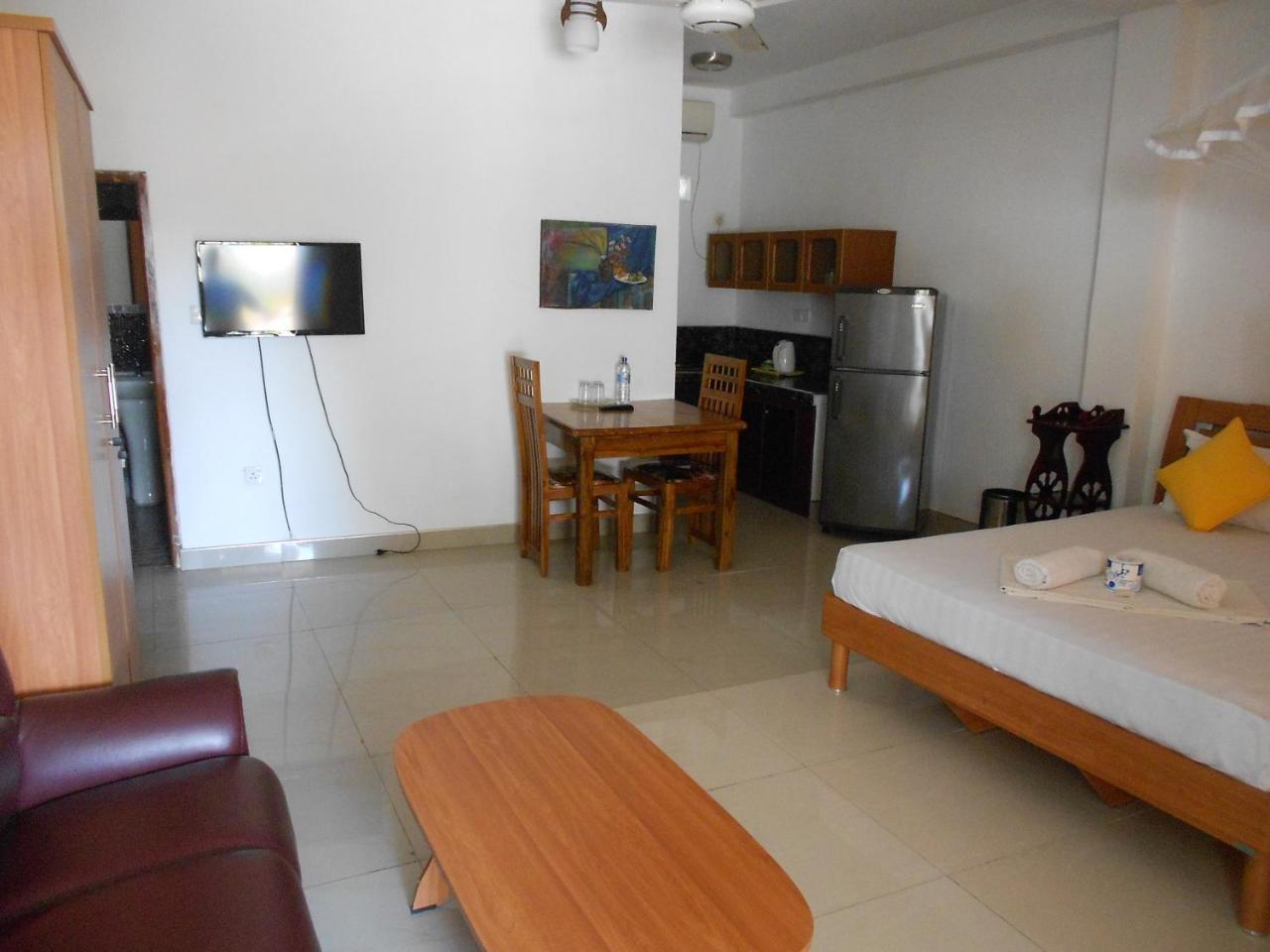 Shanith Guesthouse Негомбо Екстериор снимка